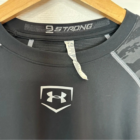 Under Amour 9 strong black performance long sleeve XL top - Picture 4 of 6